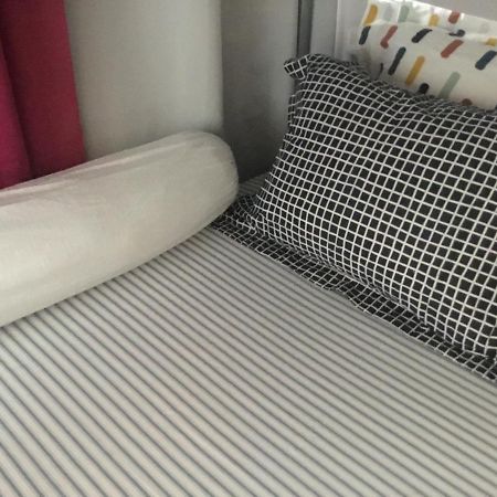 Just For Sleep - Parisian Male Dorm Room -Daily Stays 8Pm To 10Am- Contact Booking Message On The Arrival- Pas D'Appel Phone Бобини Екстериор снимка